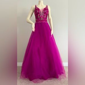 NWT - V-Neck Ball Gown Tulle Quinceanera Dresses Prom Dress.